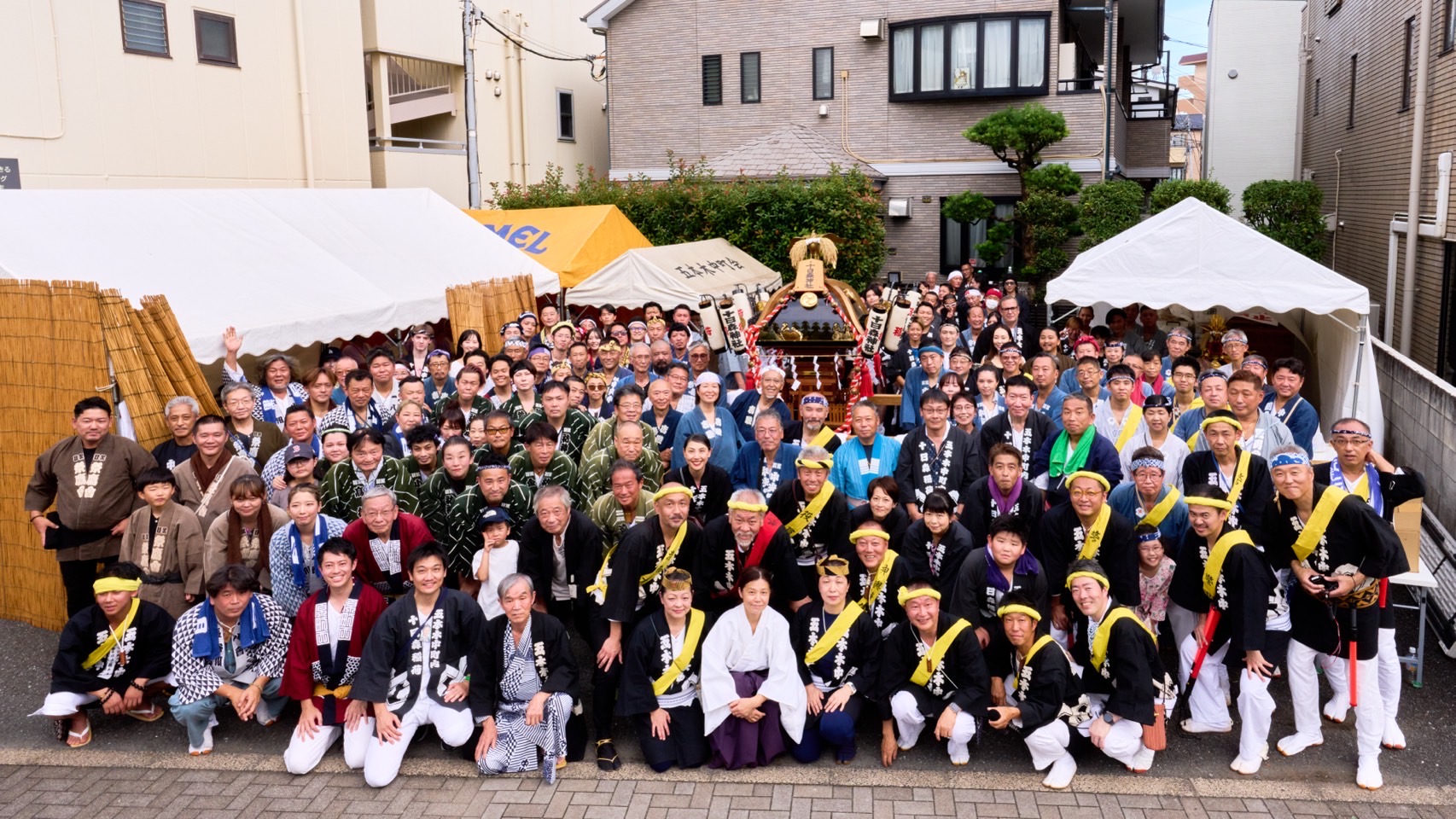 十日森稲荷神社 例大祭 - 五本木商店会のみんなで集合写真
